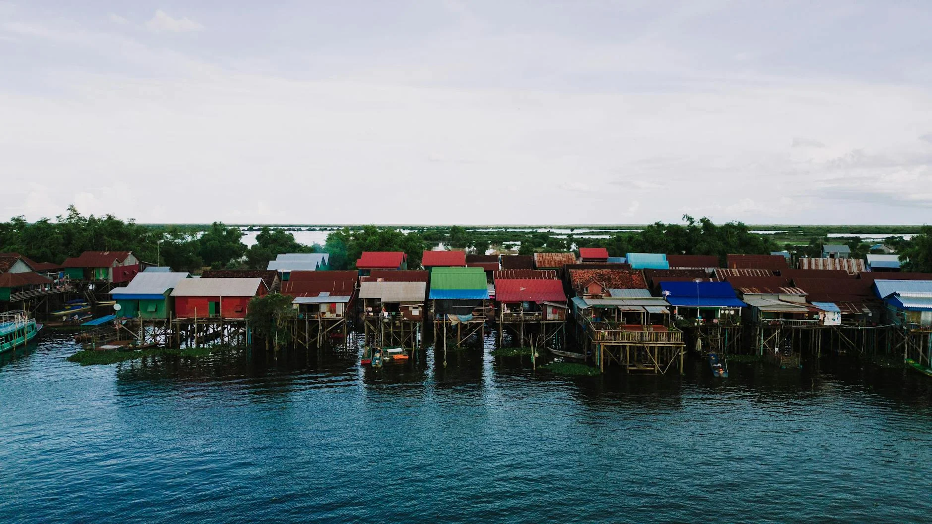 Floating Villages on Tonle Sap Lake - swimming village in cambodia